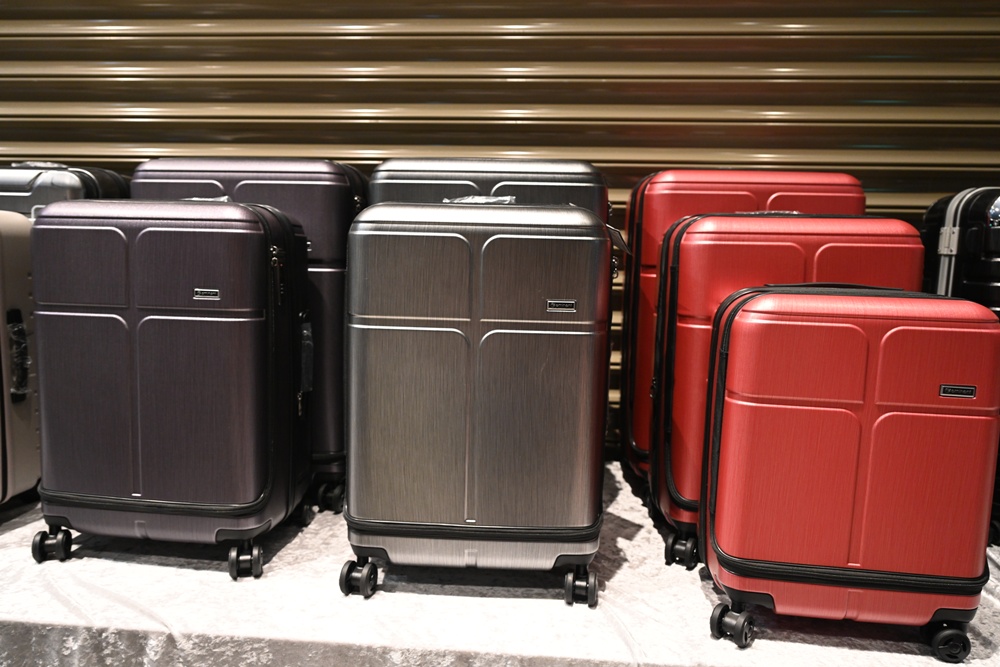 嘉義行李箱特賣會。嘉義in89豪華影城 加賀屋行李箱 全館990元起!前開式行李箱、鋁框箱、防潑水布箱、KANGOL、萬國行李箱、登機箱推薦! 嘉義行李箱特賣會。嘉義in89豪華影城 加賀屋行李箱 全館990元起!前開式行李箱、鋁框箱、防潑水布箱、KANGOL、萬國行李箱、登機箱推薦!