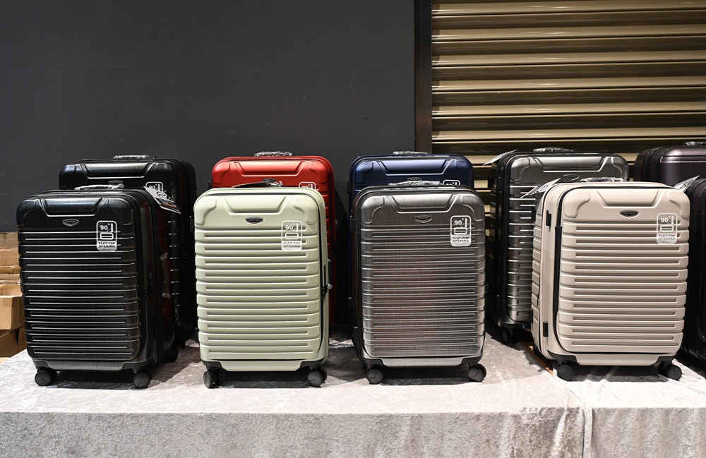 嘉義行李箱特賣會。嘉義in89豪華影城 加賀屋行李箱 全館990元起!前開式行李箱、鋁框箱、防潑水布箱、KANGOL、萬國行李箱、登機箱推薦! 嘉義行李箱特賣會。嘉義in89豪華影城 加賀屋行李箱 全館990元起!前開式行李箱、鋁框箱、防潑水布箱、KANGOL、萬國行李箱、登機箱推薦!