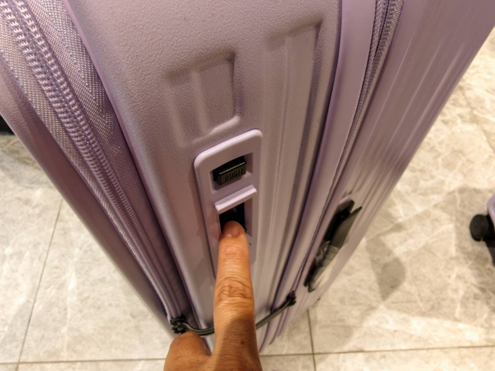 嘉義行李箱特賣會。嘉義in89豪華影城 加賀屋行李箱 全館990元起！前開式行李箱、鋁框箱、防潑水布箱、KANGOL、萬國行李箱、登機箱推薦！