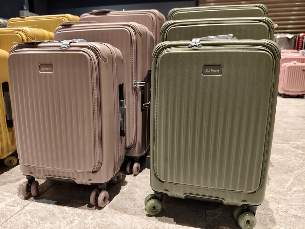 嘉義行李箱特賣會。嘉義in89豪華影城 加賀屋行李箱 全館990元起！前開式行李箱、鋁框箱、防潑水布箱、KANGOL、萬國行李箱、登機箱推薦！