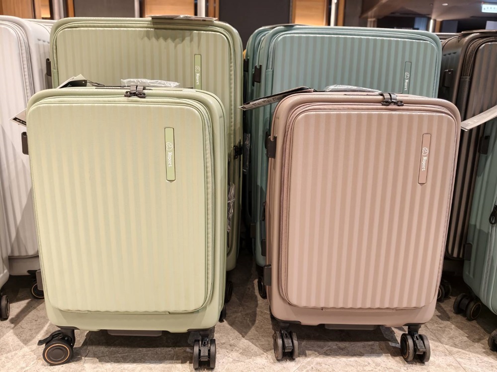 嘉義行李箱特賣會。嘉義in89豪華影城 加賀屋行李箱 全館990元起！前開式行李箱、鋁框箱、防潑水布箱、KANGOL、萬國行李箱、登機箱推薦！