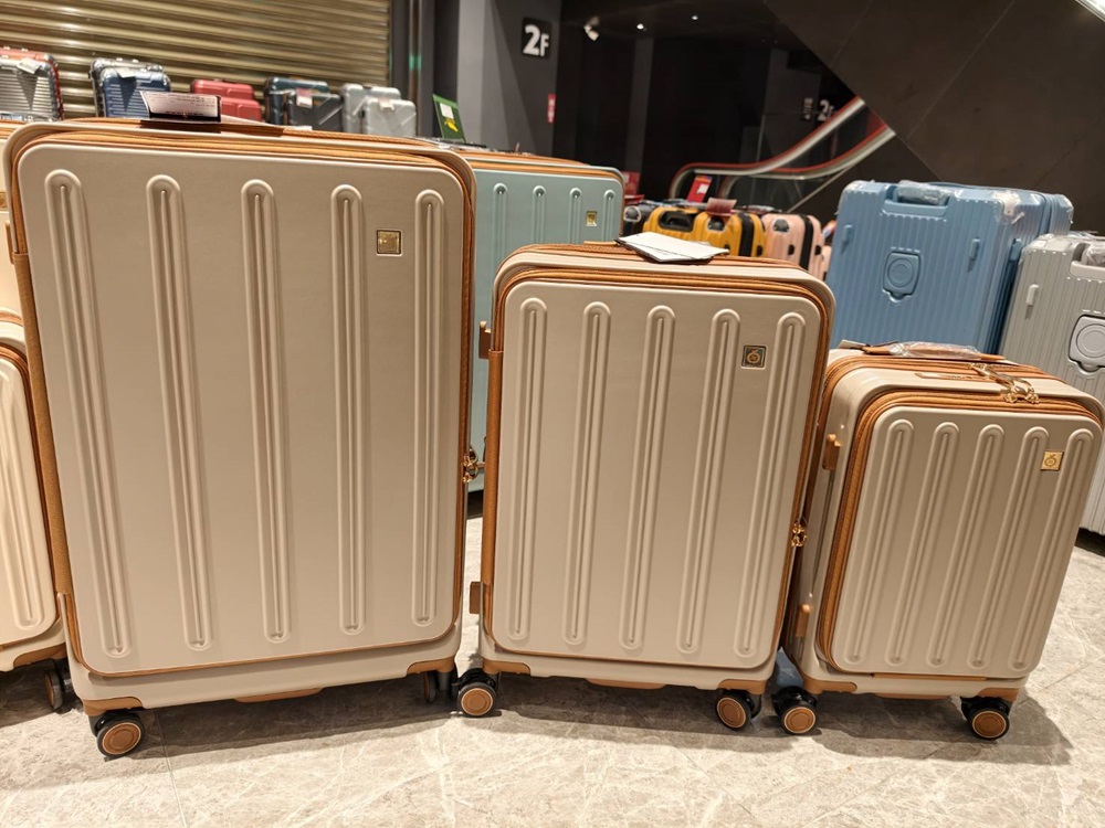 嘉義行李箱特賣會。嘉義in89豪華影城 加賀屋行李箱 全館990元起！前開式行李箱、鋁框箱、防潑水布箱、KANGOL、萬國行李箱、登機箱推薦！