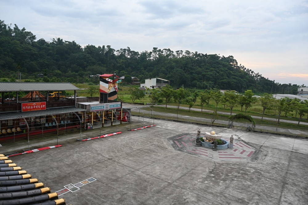 嘉義中埔歡喜財神廟｜全台唯一可以「打小人」的財神廟、送窮神、補財庫、巨大鈔票拍照景點！