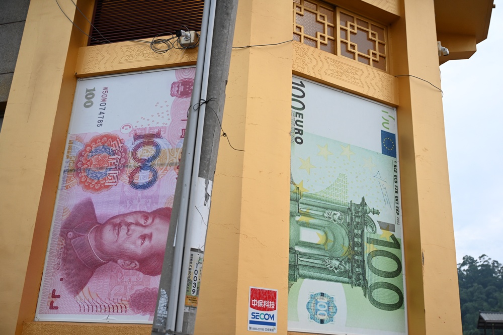 嘉義中埔歡喜財神廟｜全台唯一可以「打小人」的財神廟、送窮神、補財庫、巨大鈔票拍照景點！