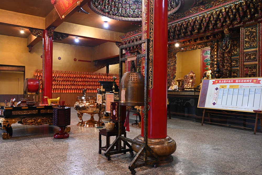 嘉義中埔歡喜財神廟｜全台唯一可以「打小人」的財神廟、送窮神、補財庫、巨大鈔票拍照景點！