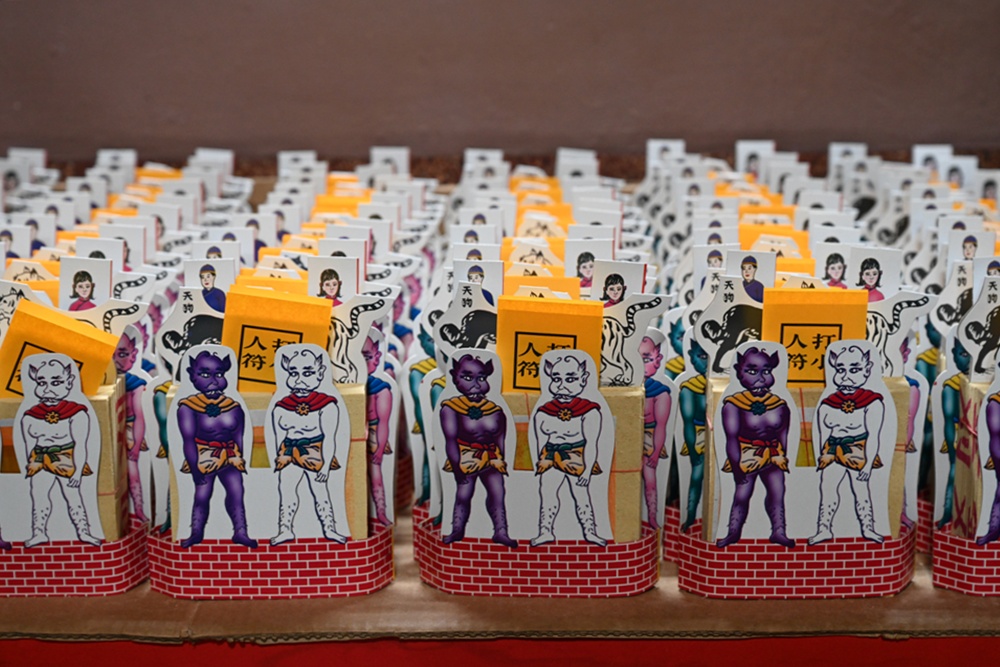 嘉義中埔歡喜財神廟｜全台唯一可以「打小人」的財神廟、送窮神、補財庫、巨大鈔票拍照景點！