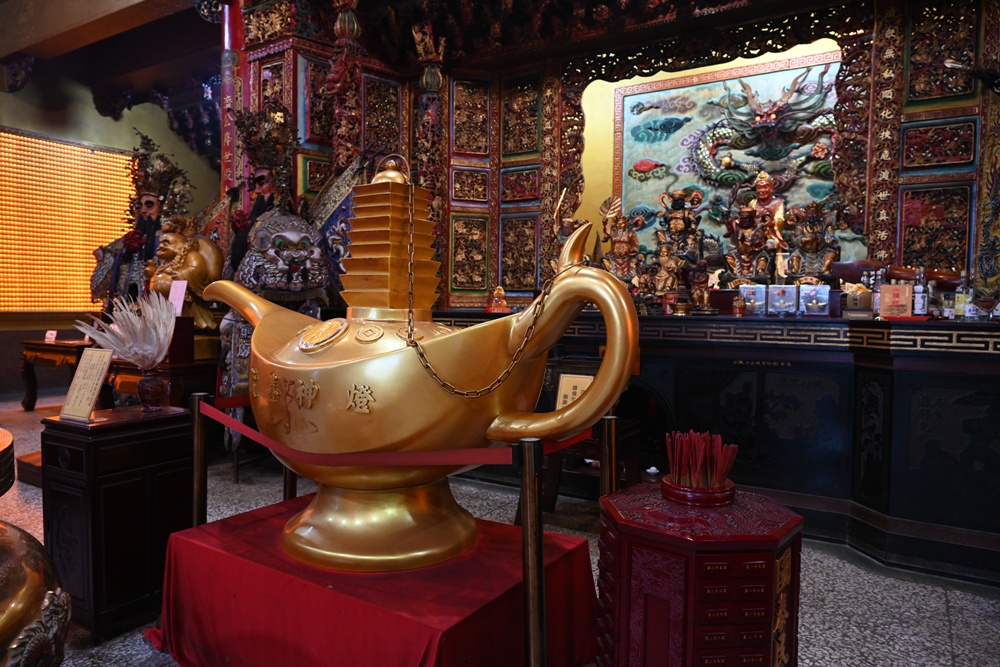 嘉義中埔歡喜財神廟｜全台唯一可以「打小人」的財神廟、送窮神、補財庫、巨大鈔票拍照景點！