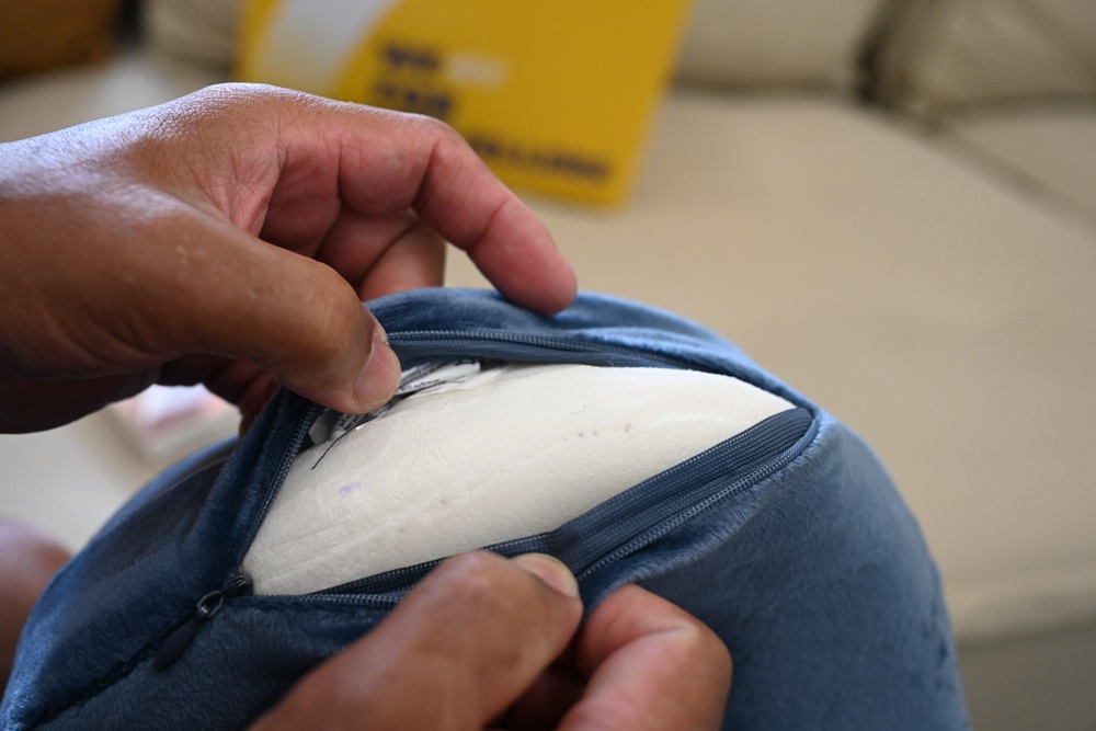 旅行好物推薦｜Travel Blue 藍旅 旅途有型禮盒 經典款 寧靜頸枕+親膚烤漆斜背包+全套舒眠配件