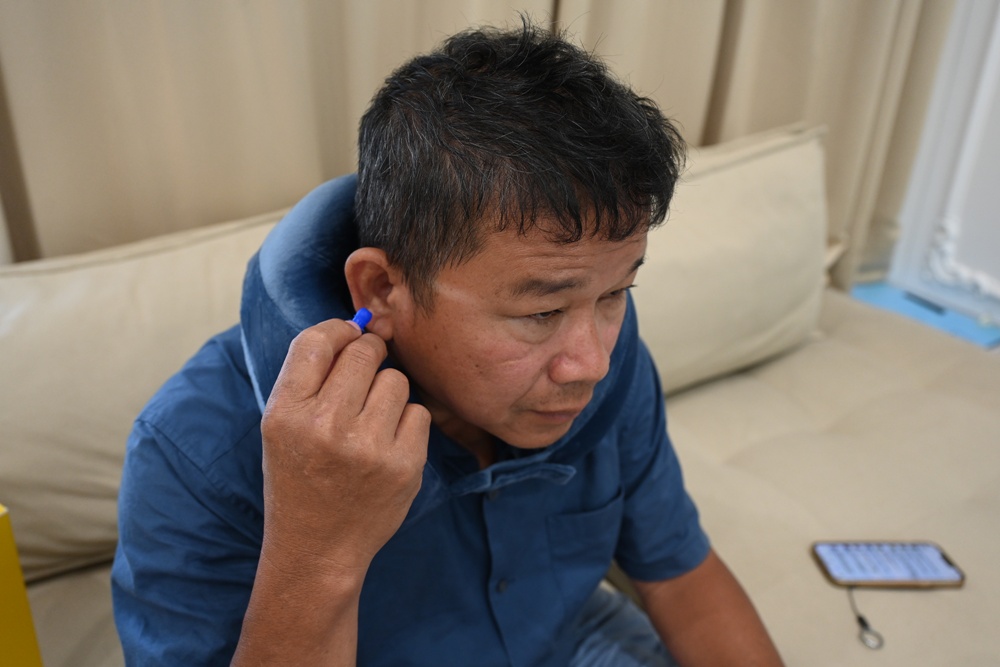 旅行好物推薦｜Travel Blue 藍旅 旅途有型禮盒 經典款 寧靜頸枕+親膚烤漆斜背包+全套舒眠配件