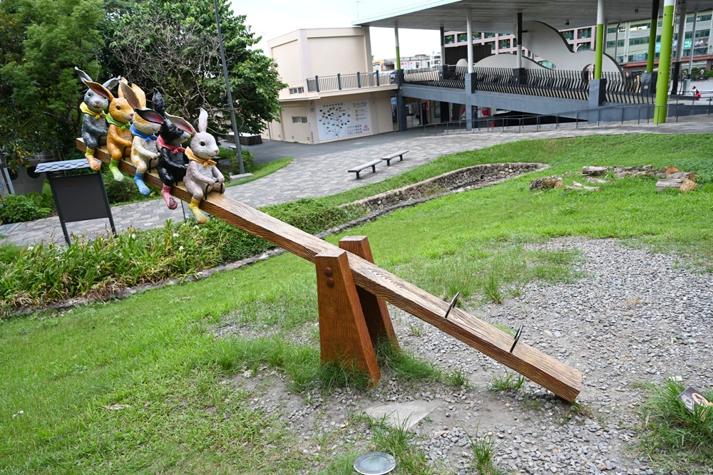 礁溪免費泡腳景點！礁溪轉運站、礁溪溫泉公園、幾米毛毛兔 裝置藝術拍照景點！