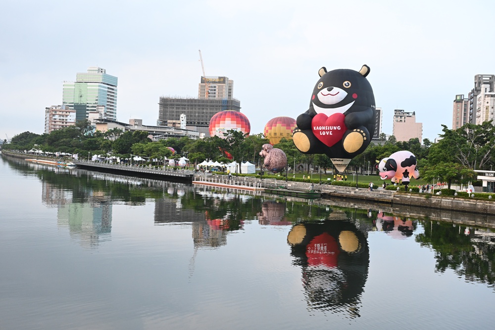 2025高雄愛‧月熱氣球｜雙十連假必訪！巨萌「高雄熊」熱氣球在愛河升空！