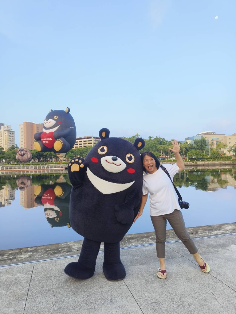 2025高雄愛‧月熱氣球｜雙十連假必訪！巨萌「高雄熊」熱氣球在愛河升空！