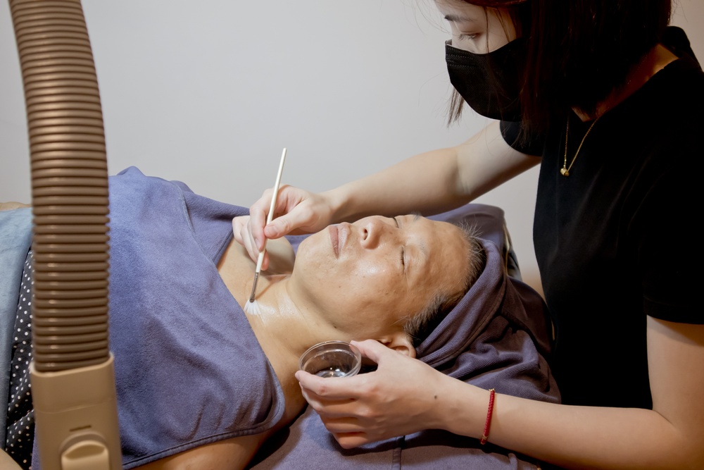 高雄臉部保養推薦|醫妍美學-美學中心-美容 美體 SPA 高雄美術店 醇素顏光感煥膚體驗+半身紓壓30分! 高雄臉部保養推薦|醫妍美學-美學中心-美容 美體 SPA 高雄美術店 醇素顏光感煥膚體驗+半身紓壓30分!