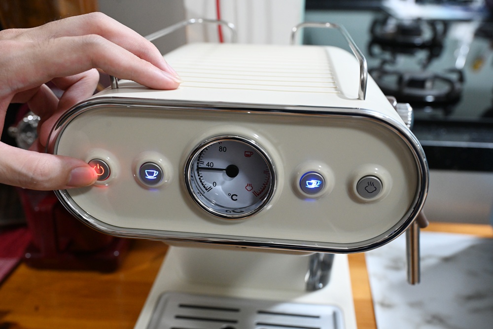 Osner 生活家電！DMO 復古義式雙膠囊咖啡機 在家輕鬆沖出咖啡廳級美味！美式、義式、雙膠囊、奶泡 一機完成！