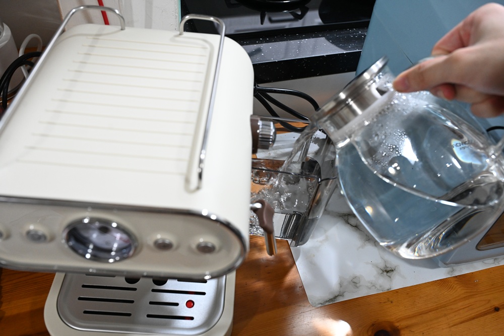 Osner 生活家電！DMO 復古義式雙膠囊咖啡機 在家輕鬆沖出咖啡廳級美味！美式、義式、雙膠囊、奶泡 一機完成！