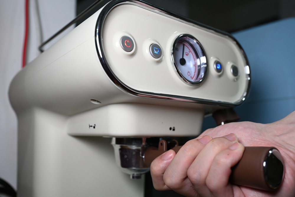 Osner 生活家電！DMO 復古義式雙膠囊咖啡機 在家輕鬆沖出咖啡廳級美味！美式、義式、雙膠囊、奶泡 一機完成！