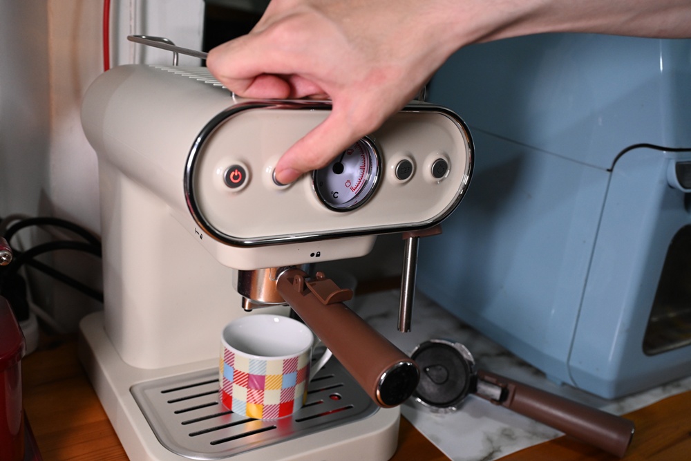 Osner 生活家電！DMO 復古義式雙膠囊咖啡機 在家輕鬆沖出咖啡廳級美味！美式、義式、雙膠囊、奶泡 一機完成！