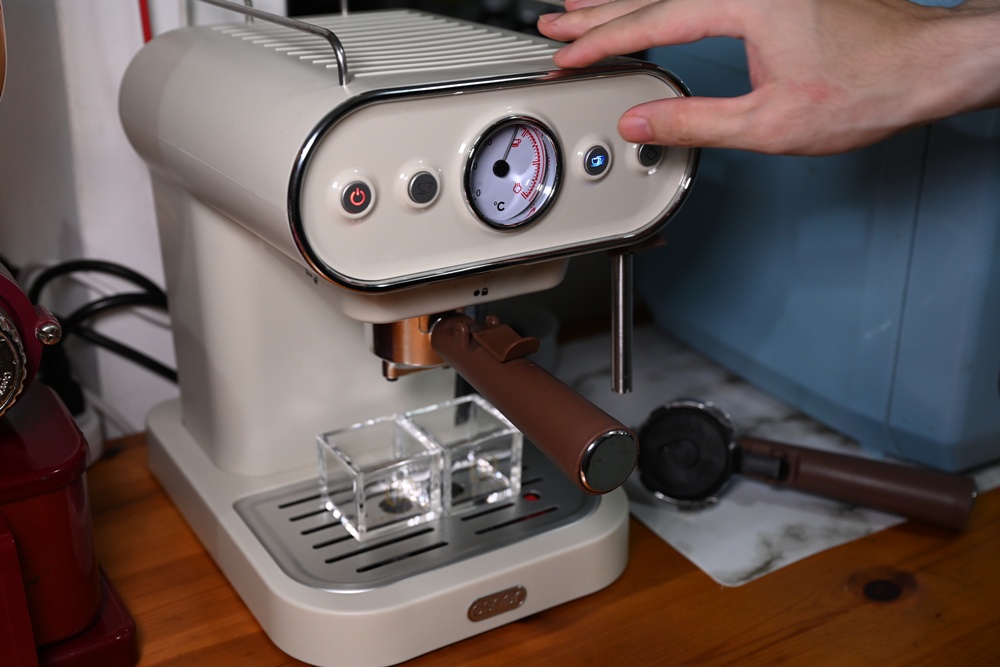 Osner 生活家電！DMO 復古義式雙膠囊咖啡機 在家輕鬆沖出咖啡廳級美味！美式、義式、雙膠囊、奶泡 一機完成！