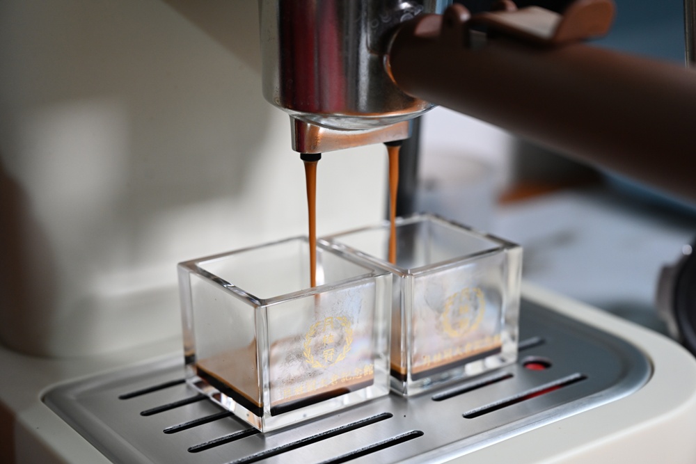 Osner 生活家電！DMO 復古義式雙膠囊咖啡機 在家輕鬆沖出咖啡廳級美味！美式、義式、雙膠囊、奶泡 一機完成！