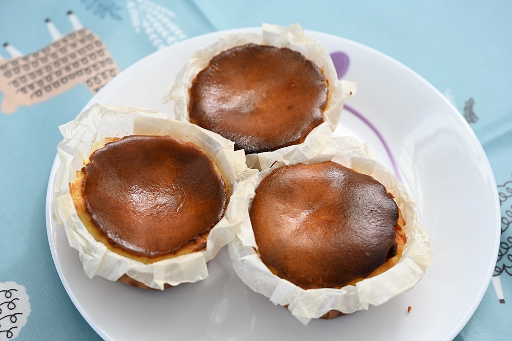 屏東佳冬｜向陽香莢蘭園 光電板下綻放的「香料皇后」榮獲2024、2025比利時iTQi三星獎！香草下午茶、DIY香草精！