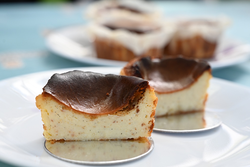 屏東佳冬｜向陽香莢蘭園 光電板下綻放的「香料皇后」榮獲2024、2025比利時iTQi三星獎！香草下午茶、DIY香草精！