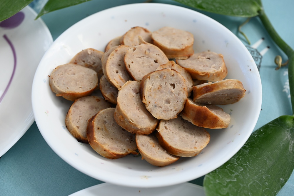 屏東佳冬｜向陽香莢蘭園 光電板下綻放的「香料皇后」榮獲2024、2025比利時iTQi三星獎！香草下午茶、DIY香草精！