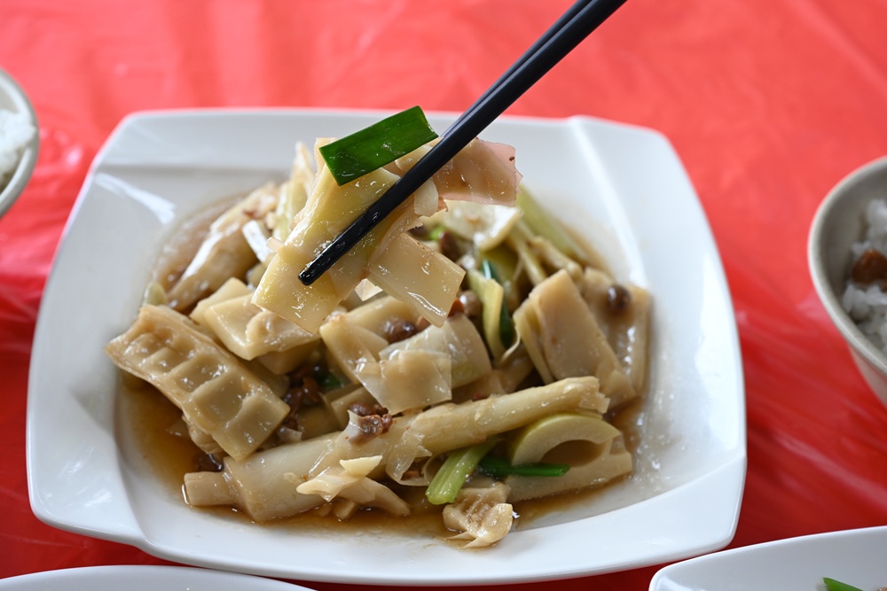 雲林古坑美食推薦！華山小吃 苦茶油雞、古坑咖啡入菜 融合在地特色風味！