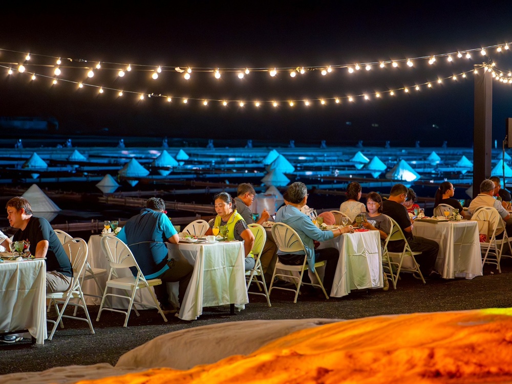 2025一見雙雕藝術季！首創鹽田白金餐桌 鹽工相聚共饗光影盛宴、井仔腳瓦盤鹽田盛大登場！