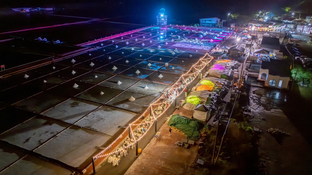 2025一見雙雕藝術季！首創鹽田白金餐桌 鹽工相聚共饗光影盛宴、井仔腳瓦盤鹽田盛大登場！