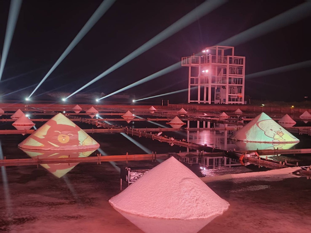 2025一見雙雕藝術季！首創鹽田白金餐桌 鹽工相聚共饗光影盛宴、井仔腳瓦盤鹽田盛大登場！