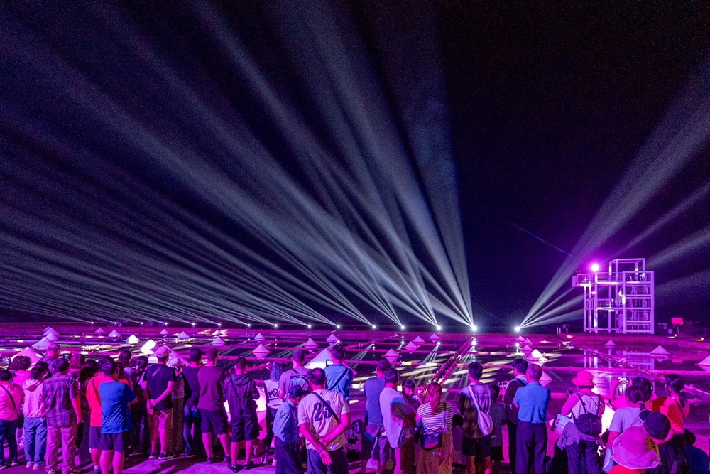 2025一見雙雕藝術季！首創鹽田白金餐桌 鹽工相聚共饗光影盛宴、井仔腳瓦盤鹽田盛大登場！