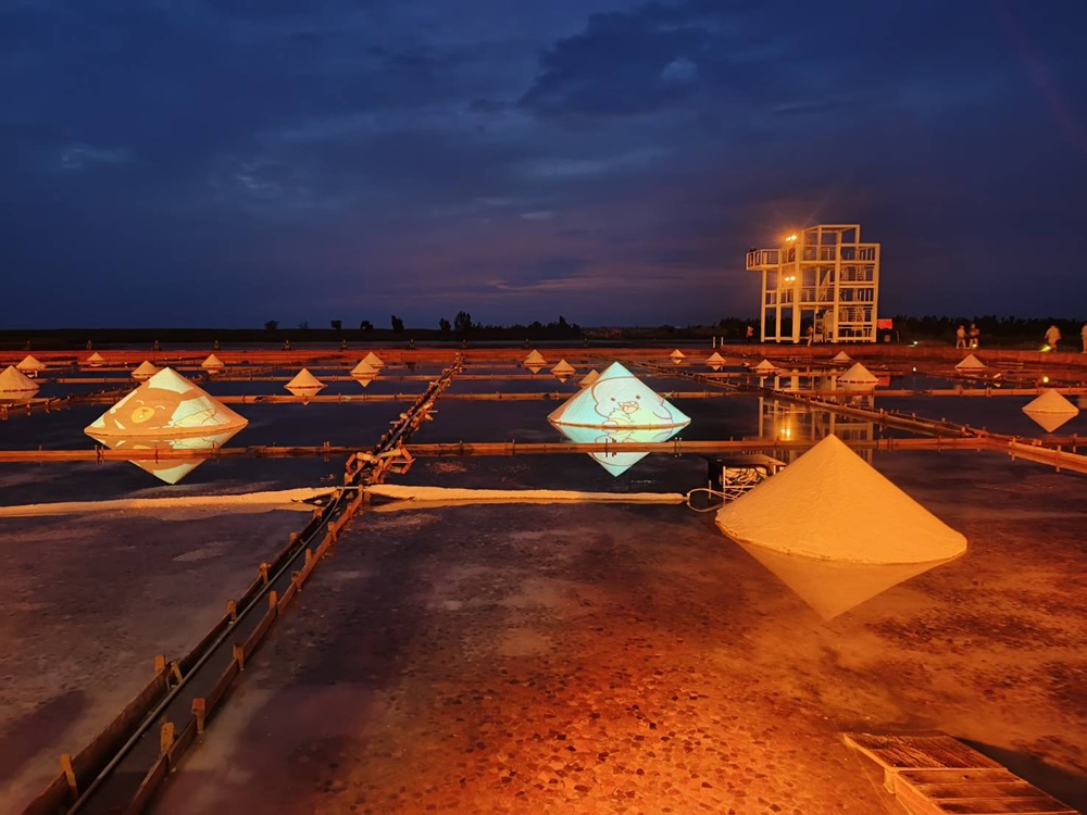 2025一見雙雕藝術季！首創鹽田白金餐桌 鹽工相聚共饗光影盛宴、井仔腳瓦盤鹽田盛大登場！