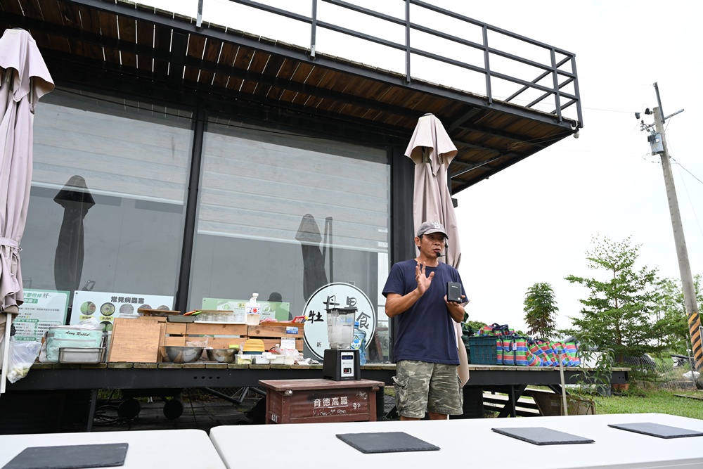 台南後壁金牌農村一日遊｜米香有約，「稻」後壁旅行！採芭樂、撿雞蛋、絹印臉譜帆布袋DIY、俗女餐桌全攻略！