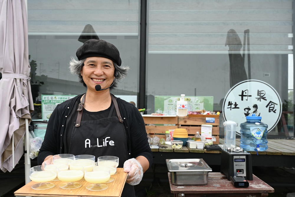 台南後壁金牌農村一日遊｜米香有約，「稻」後壁旅行！採芭樂、撿雞蛋、絹印臉譜帆布袋DIY、俗女餐桌全攻略！