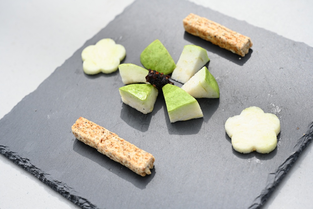 台南後壁金牌農村一日遊｜米香有約，「稻」後壁旅行！採芭樂、撿雞蛋、絹印臉譜帆布袋DIY、俗女餐桌全攻略！