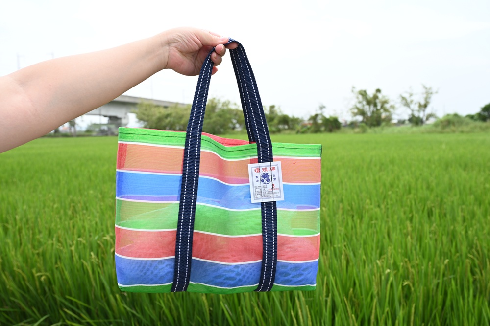 台南後壁金牌農村一日遊｜米香有約，「稻」後壁旅行！採芭樂、撿雞蛋、絹印臉譜帆布袋DIY、俗女餐桌全攻略！