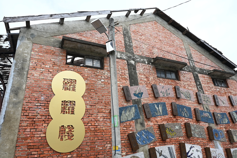 台南後壁金牌農村一日遊｜米香有約，「稻」後壁旅行！採芭樂、撿雞蛋、絹印臉譜帆布袋DIY、俗女餐桌全攻略！