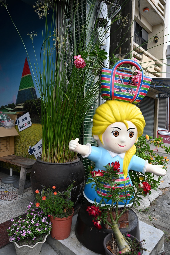 台南後壁金牌農村一日遊｜米香有約，「稻」後壁旅行！採芭樂、撿雞蛋、絹印臉譜帆布袋DIY、俗女餐桌全攻略！