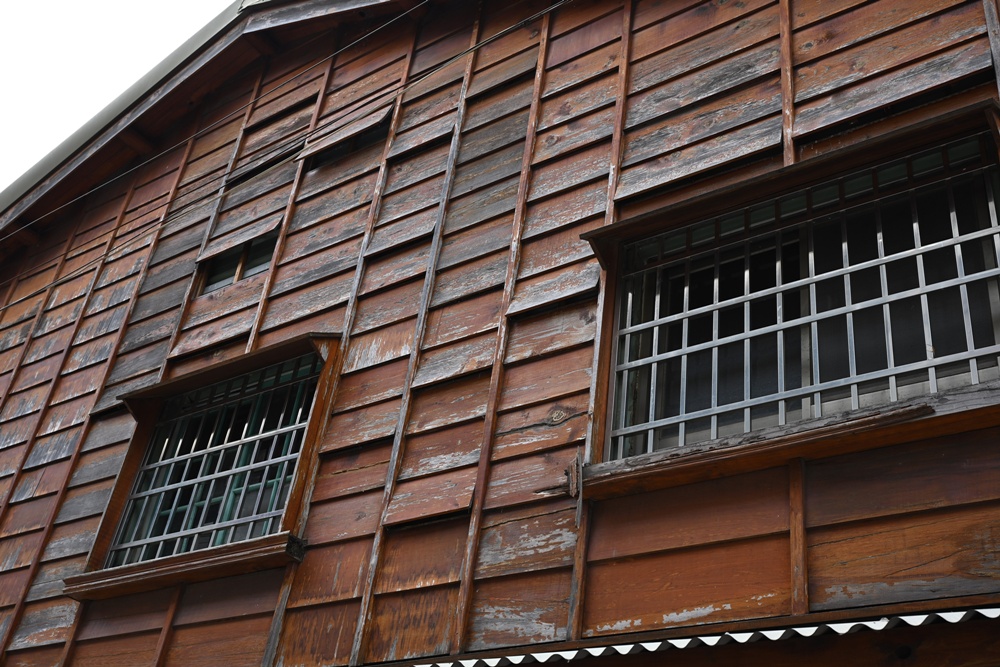 台南後壁金牌農村一日遊｜米香有約，「稻」後壁旅行！採芭樂、撿雞蛋、絹印臉譜帆布袋DIY、俗女餐桌全攻略！
