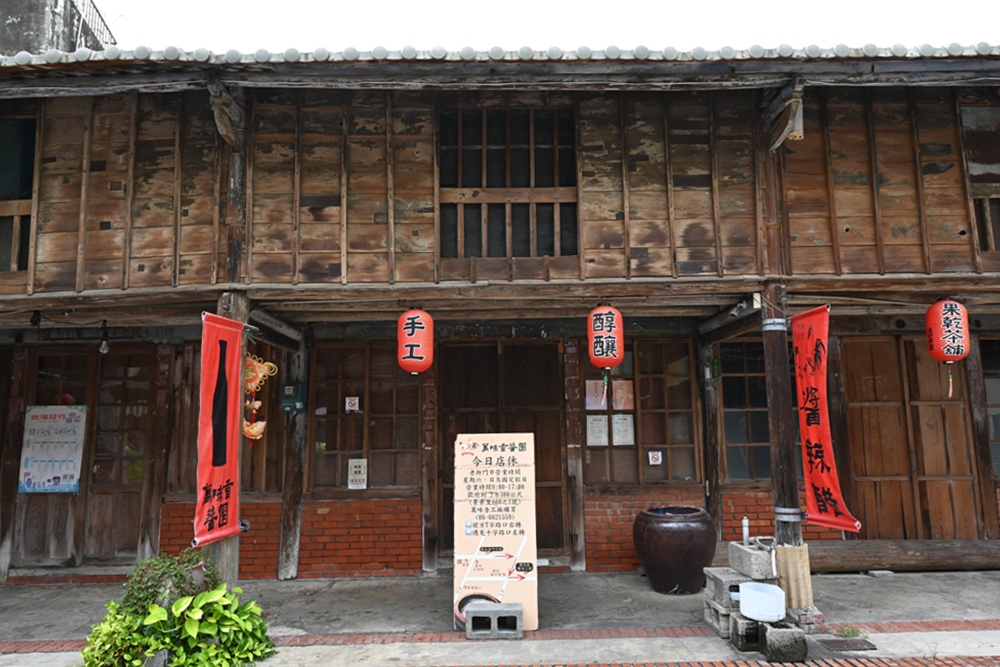 台南後壁金牌農村一日遊｜米香有約，「稻」後壁旅行！採芭樂、撿雞蛋、絹印臉譜帆布袋DIY、俗女餐桌全攻略！