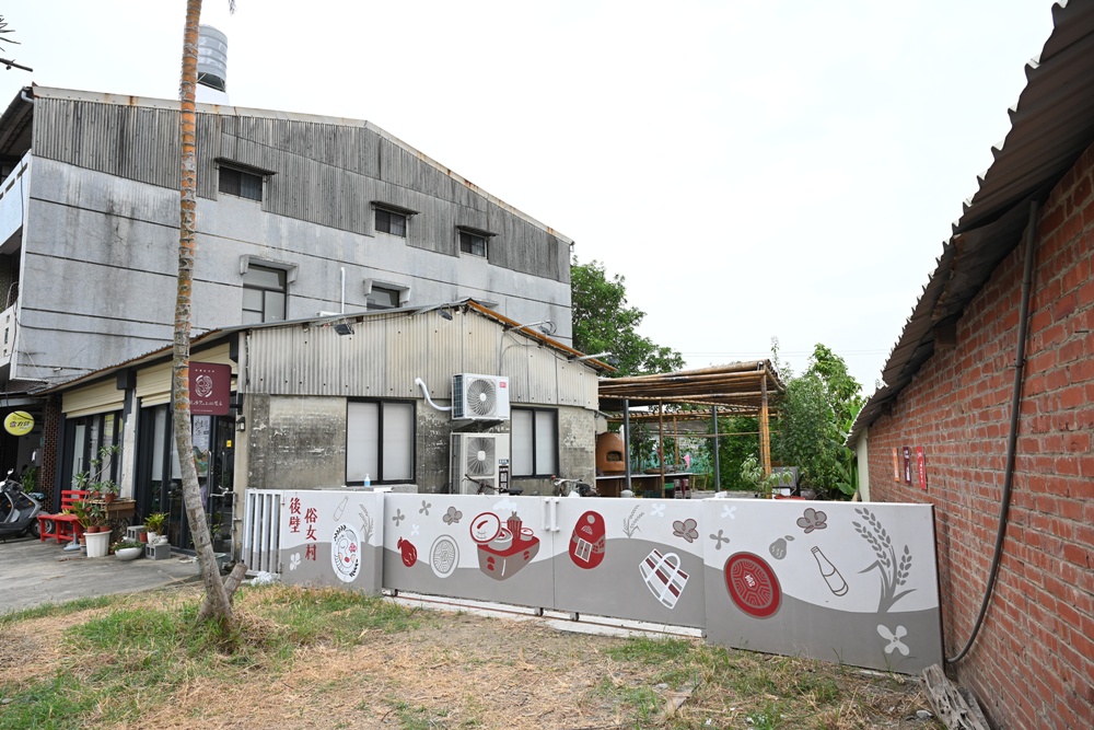 台南後壁金牌農村一日遊｜米香有約，「稻」後壁旅行！採芭樂、撿雞蛋、絹印臉譜帆布袋DIY、俗女餐桌全攻略！