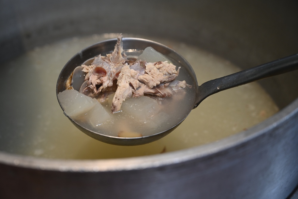 台南後壁金牌農村一日遊｜米香有約，「稻」後壁旅行！採芭樂、撿雞蛋、絹印臉譜帆布袋DIY、俗女餐桌全攻略！