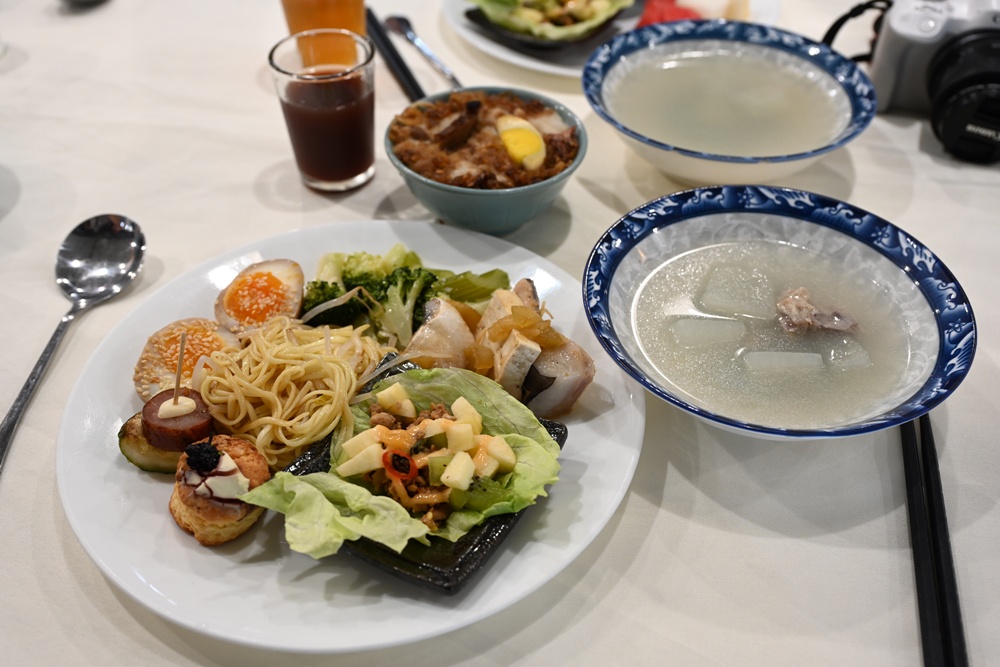 台南後壁金牌農村一日遊｜米香有約，「稻」後壁旅行！採芭樂、撿雞蛋、絹印臉譜帆布袋DIY、俗女餐桌全攻略！