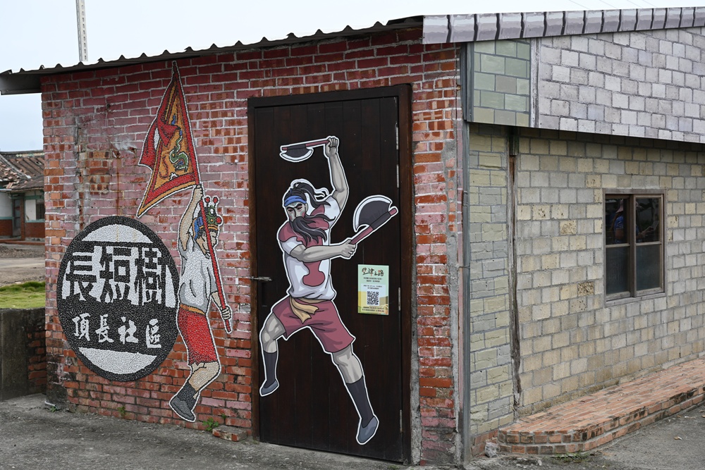 台南後壁金牌農村一日遊｜米香有約，「稻」後壁旅行！採芭樂、撿雞蛋、絹印臉譜帆布袋DIY、俗女餐桌全攻略！