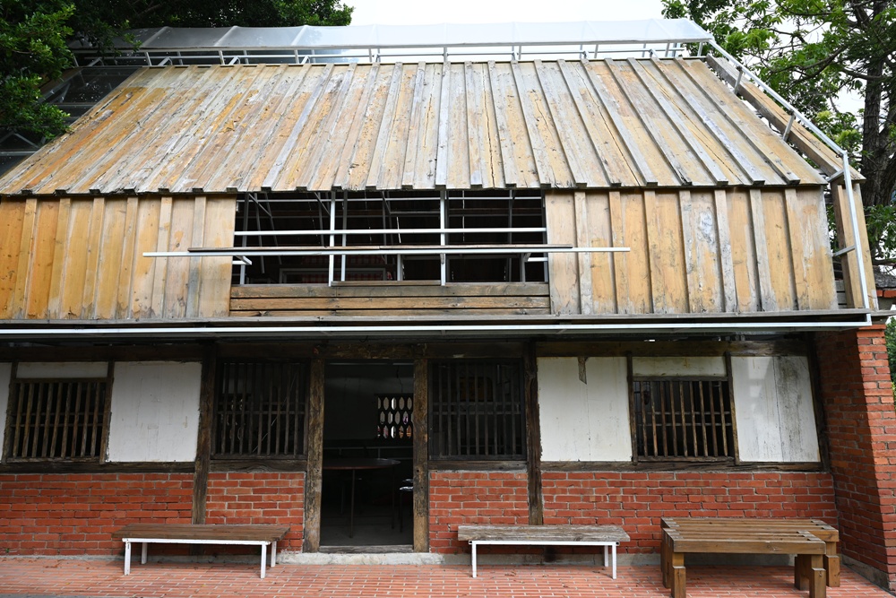 台南後壁金牌農村一日遊｜米香有約，「稻」後壁旅行！採芭樂、撿雞蛋、絹印臉譜帆布袋DIY、俗女餐桌全攻略！