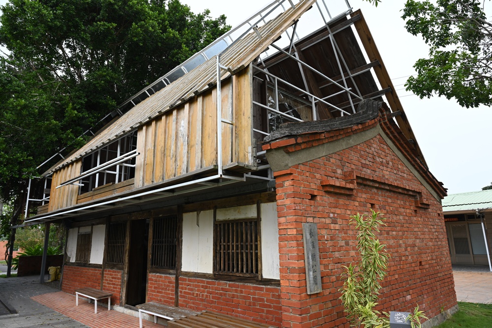 台南後壁金牌農村一日遊｜米香有約，「稻」後壁旅行！採芭樂、撿雞蛋、絹印臉譜帆布袋DIY、俗女餐桌全攻略！