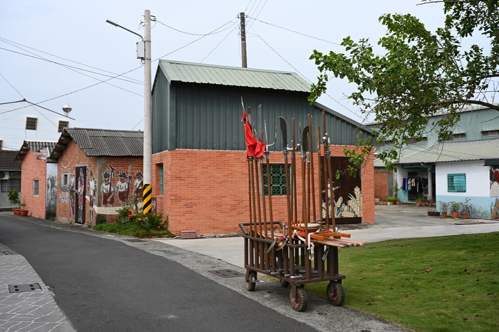 台南後壁金牌農村一日遊｜米香有約，「稻」後壁旅行！採芭樂、撿雞蛋、絹印臉譜帆布袋DIY、俗女餐桌全攻略！