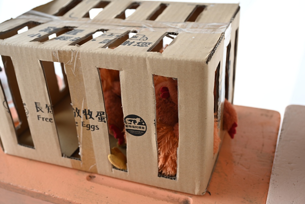 台南後壁金牌農村一日遊｜米香有約，「稻」後壁旅行！採芭樂、撿雞蛋、絹印臉譜帆布袋DIY、俗女餐桌全攻略！