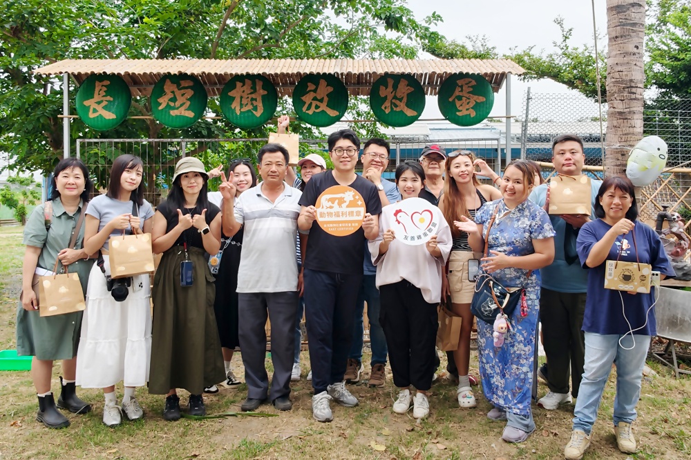 台南後壁金牌農村一日遊｜米香有約，「稻」後壁旅行！採芭樂、撿雞蛋、絹印臉譜帆布袋DIY、俗女餐桌全攻略！