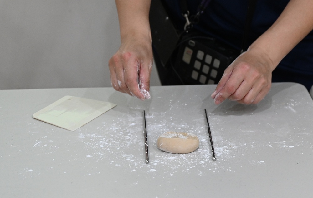 新竹金牌農村一日遊｜新城社區 寶山新城風糖 蔗糖農事體驗、砍甘蔗、DIY黑糖粉圓、甘蔗冰沙、割稻飯！